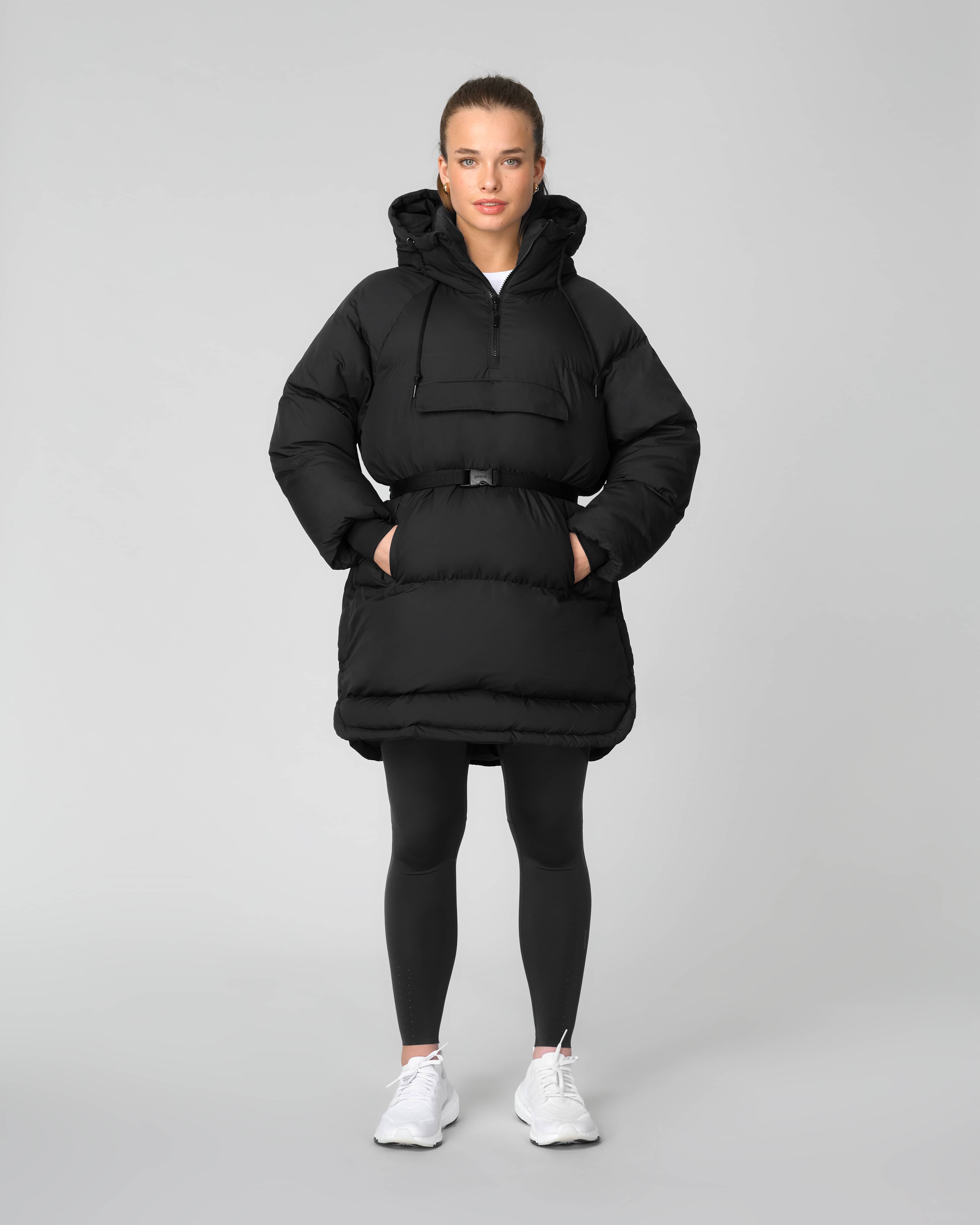 Adapt Down Poncho 2.0 - True black