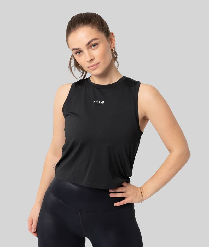 Model height is 168 cm and wearing S.