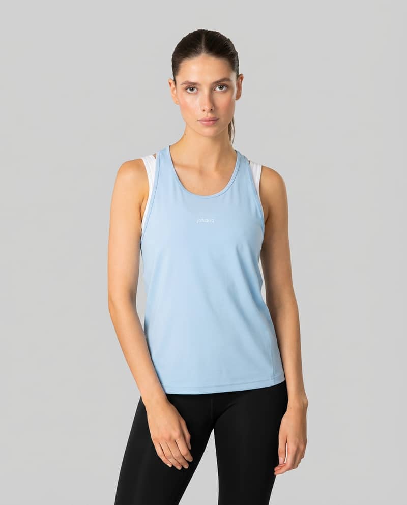 Woman wearing the light blue Johaug Energy Singlet, a lightweight training tank top perfect for summer workouts.