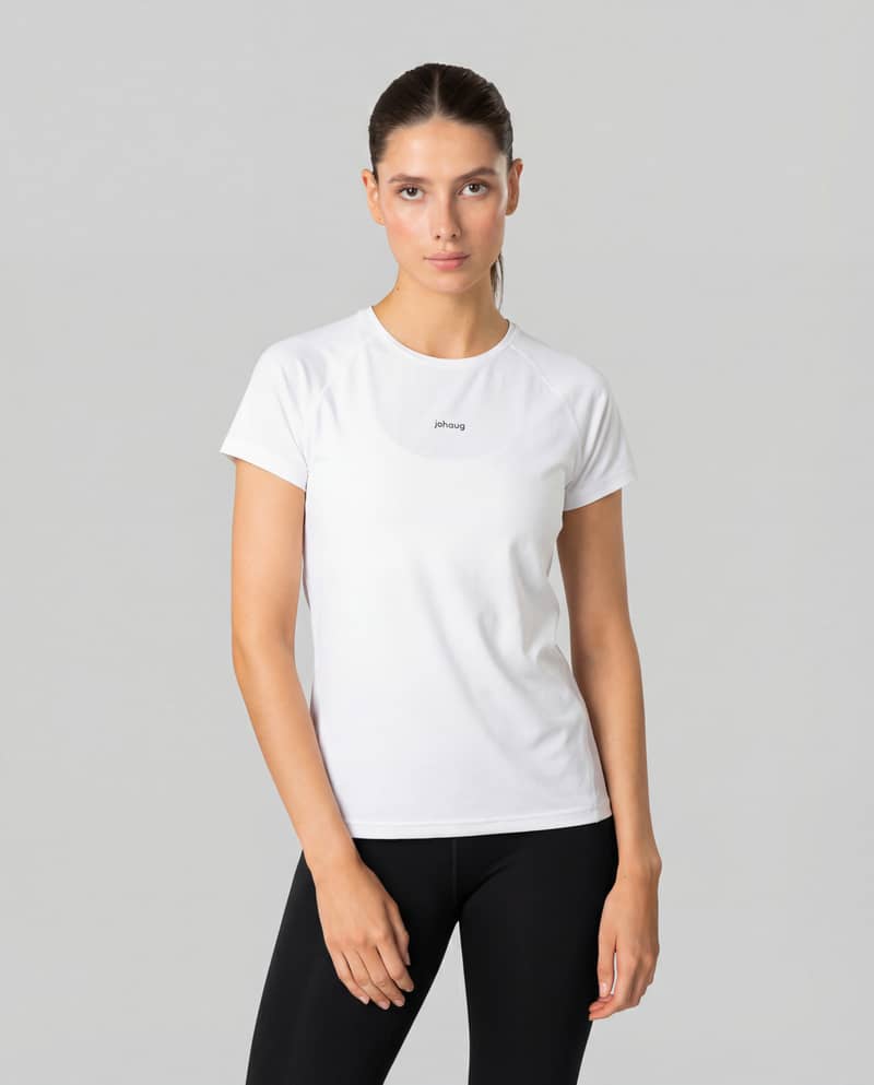 Woman wearing the white Johaug Energy T-Shirt, a classic and functional training tee with a regular fit.